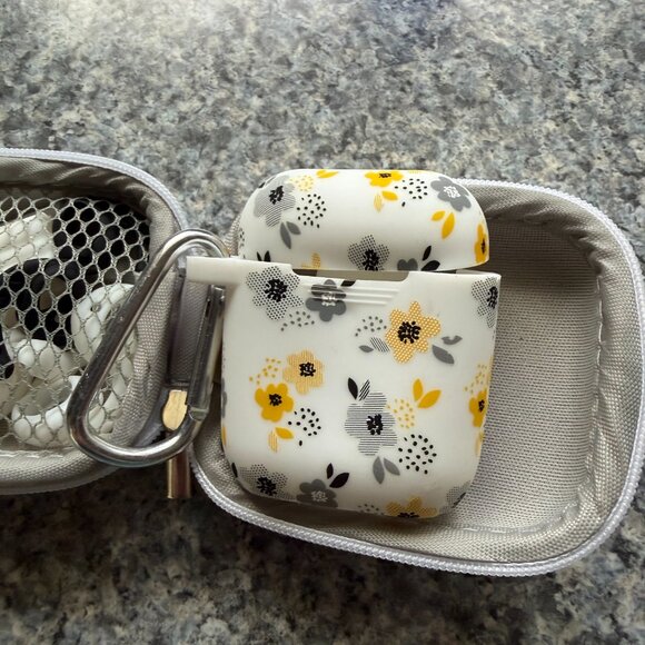 Dual matching iphone Airpods case Gen 2 - Picture 4 of 6